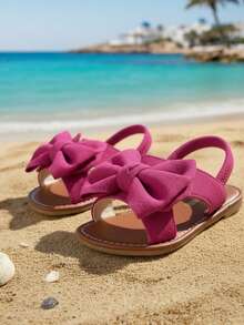 1双紫红色幼儿/小女孩蝴蝶装饰弹力带圆头平底凉鞋，优雅沙滩风，适合3-15岁儿童，休闲、派对、上学、散步、旅行、度假，2026春夏款