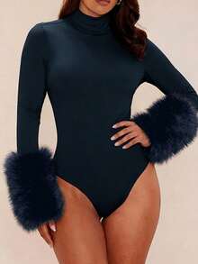春蓝色时尚女士涤纶连体衣，长袖立领，饰有时尚人造毛皮细节，适合情人节穿着。 - 深色水洗藍 - 查看 11