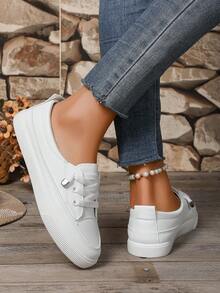 Vielseitige weiße Sneaker, flache Studentenschuhe, niedriger Schaft nicht ermüdend, Slip-On Lässig Sportschuhe, Schnürsportschuhe mit Metalloesen, geeignet für Zuhause, Gym, Büro, Party, Hochzeit, alle Jahreszeiten - Weiss - Übersicht 6