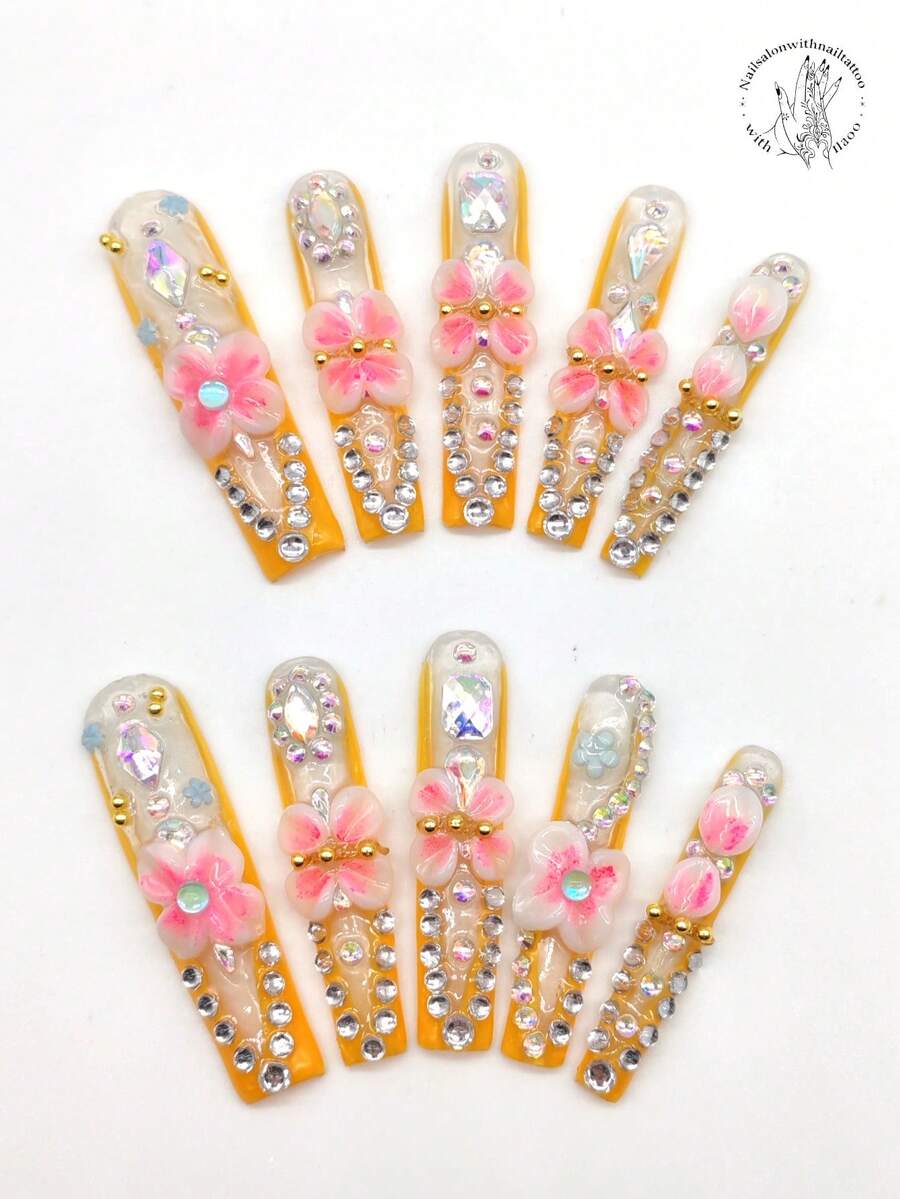 10件手工美甲貼紙,透明底色,黃色V型、3D白色花朵、粉色V型配水鑽、閃亮鑽石形、3D白色花朵。可愛美甲貼花,適合日常、休閒、度假、派對、演出等場合。手工美甲貼片 - 彩色 - 查看 1