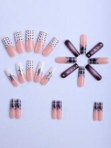 24片装长方形亚克力美甲礼盒套装，深紫色渐变，3D银色钢珠装饰，白色法式边饰银色星星，Y2K风格，适合女孩日常佩戴、派对、音乐节、约会等场合。便携式假指甲套装，含果冻胶，包含1片美甲贴片、1个指甲锉等美甲用品。 - 彩色 - 查看 3