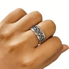 1 pièce, Bague en acier inoxydable imperméable, indéfectible, hypoallergénique avec motif floral ajouré continu. Le design creux multicouche ajoute de la profondeur et de la transparence. Texture métallique raffinée convenant aux déplacements, aux rassemblements entre amis et autres occasions. Texture discrète s'accordant avec l'élégance posée des hommes et mettant en valeur le côté personnalisé. Un article de mode masculin alliant qualité et praticité. - Bague ajourée pour homme - Voir 4