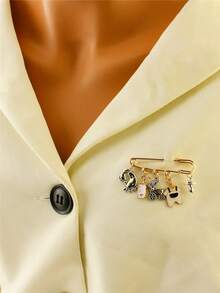 1pc Fashion Baby Stroller, Bottle, Clothes, Pacifier, Footprint Themed Tassel Brooch