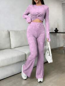 A Fitted Top And Trousers Set, Made From Lightweight Fabric, Perfect For Spring And Summer. - 紫色 - 查看 2