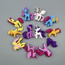 MY LITTLE PONY 12件套小马宝莉主题桌面摆件及蛋糕装饰套装 - 完美的节日礼物，适合送给朋友、派对装饰、家居装饰。设计俏皮，材质耐用，轻巧便携，具有收藏价值，是收藏家和派对策划者的理想之选。 - 彩色 - 查看 9