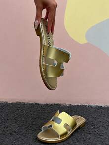 1双金色镂空女童鞋，仿皮凉鞋，防滑平底镂空设计，时尚简约风格，适合夏季外出和居家穿着，热门网红款，好评如潮，时尚设计，柔软鞋底，不磨脚，理想的儿童凉鞋礼物 - 金色 - 查看 5