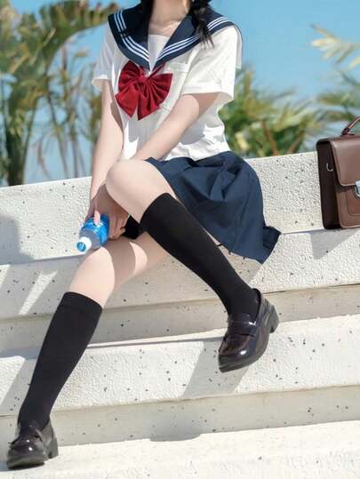 かわいいスクールスタイル セーラーカラー コスプレ制服、クラシックデザイン リボンタイとプリーツスカート、日本の学生スタイル レギュラー半袖アウトフィット、3点セット JKセーラー制服