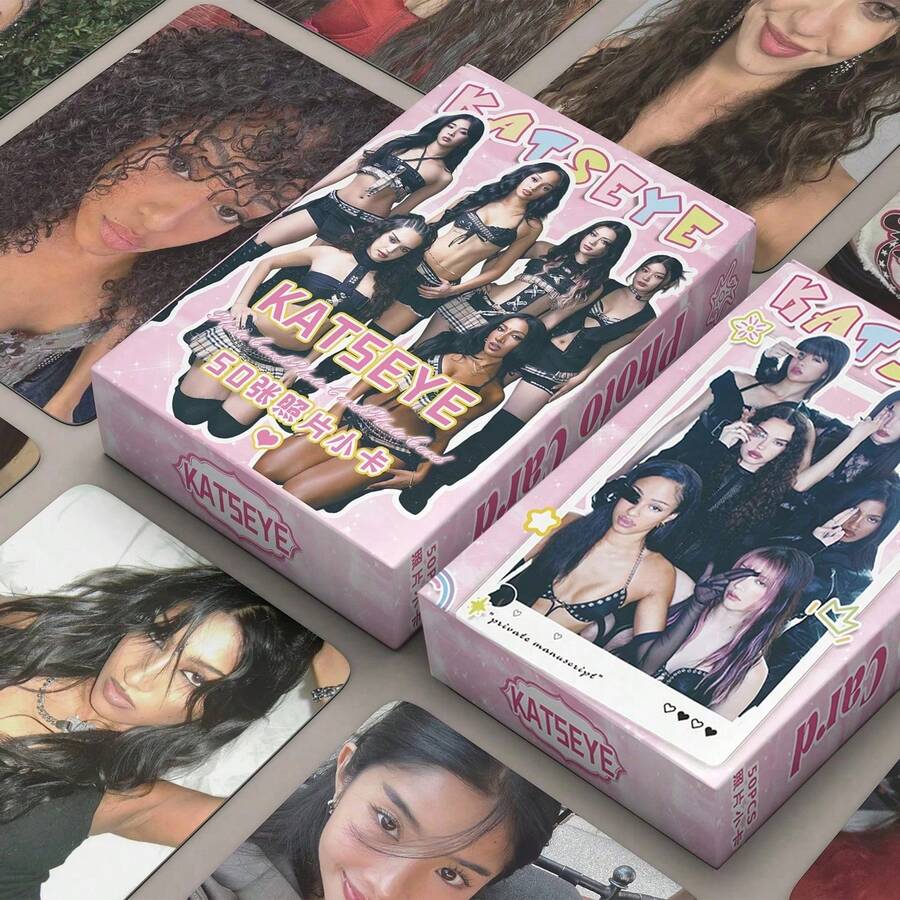 Bộ 50 thẻ Lomo hai mặt hologram tour diễn Kpop "The Beautiful Chaos" của KATSEYE - MANON, SOPHIA, DANIELA, LARA, MEGAN, YOONCHAE | Ảnh độ phân giải cao của người hâm mộ thần tượng học sinh | Vật phẩm sưu tầm thiết yếu dành cho người hâm mộ và phụ kiện âm nhạc Pop - Nhiều màu - Xem 1