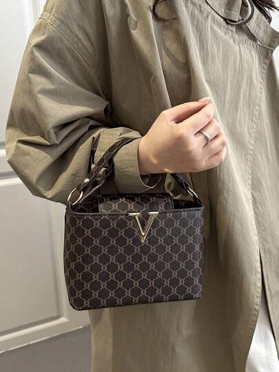 Elegant Minimalist Style Women's Handbag - 2026 Spring New Collection - Versatile Tote