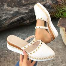 女士尖头金色铆钉时尚坡跟厚底凉鞋，适合海滩旅行 - 米色 - 查看 6