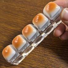 2026 新款 - 1 个 KADA 原味焦糖面包挤压减压玩具，背包挂件，办公室手指玩具，生日、男士、女士、复活节、节日、情人节的完美礼物 - 彩色 - 查看 9