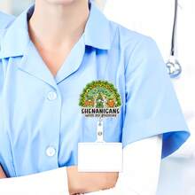 1pc Green Lucky Clover Skull Badge Reel - Gothic Style Acrylic Retractable ID Card Holder, Unique Contrast Design For St. Patrick's Day Nurse Doctor Gift With Keychain Medical Accessory