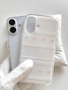 这款手机壳饰有粉色蝴蝶结，采用丝印工艺，时尚可爱，兼具个性化防摔保护功能，适用于 17/17 Pro Max、 16 Pro Max、 15 Pro、 14、 13/12/11 等机型，是送给家人、朋友、姐妹或女友的理想圣诞礼物。