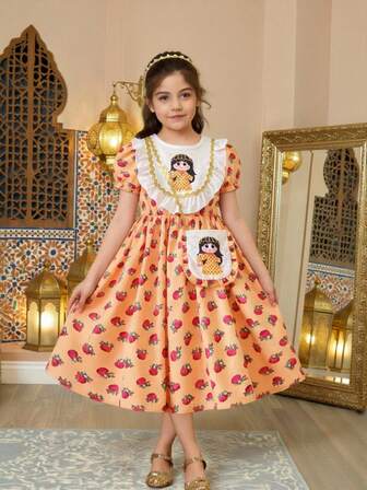 Abito estivo da ragazza con colletto arricciato, collo tondo, stampa floreale all-over e stampa di ragazza cartoni animati, con orlo ondulato metallizzato oro/argento, stile moda medio-orientale giovanile