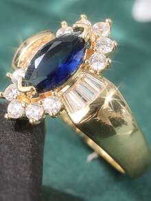 这款奢华优雅的深蓝色合成花形戒指，是一款创意手工珠宝，男女皆宜。适合日常佩戴和度假旅行，是馈赠亲友和时尚搭配的理想之选。 - 金色 - 查看 10