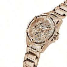 GUESS 水晶女王女士石英腕表 - 玫瑰金奢华优雅钻石镶嵌镂空表盘和不锈钢表带，展现女性精致时尚，是周年纪念日、婚礼、情人节、盛大晚宴、正式晚宴和其他特殊场合的完美礼物。 - 玫瑰金 - 查看 3