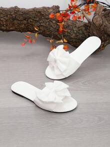 1双白色轻便舒适布艺蝴蝶结装饰儿童/青少年拖鞋，纯色简约优质PU鞋面，时尚儿童套脚拖鞋，防滑橡胶外底，适合居家、办公、户外行走，2026春夏新款