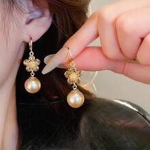 1 paire de boucles d'oreilles élégantes avec fleur en zircone et perle couleur champagne. Boucles d'oreilles polyvalentes pour tenue de soirée, convient aux femmes - Champagne - Voir 7