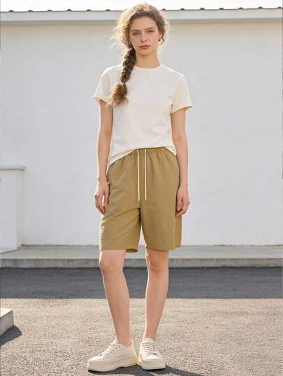 女士户外休闲短裤，纯色简约设计，抽绳款式，舒适亲肤，夏季百慕大短裤