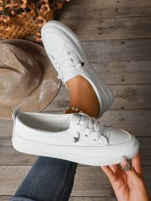 Vielseitige weiße Sneaker, flache Studentenschuhe, niedriger Schaft nicht ermüdend, Slip-On Lässig Sportschuhe, Schnürsportschuhe mit Metalloesen, geeignet für Zuhause, Gym, Büro, Party, Hochzeit, alle Jahreszeiten - Weiss - Übersicht 3