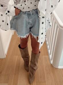 Spring Break & Summer Women's Shorts: Light Wash Distressed Denim High Waisted Cutoffs, Raw Hem Y2K Retro Shorts For Beach Vacations, Music Festivals & Casual Street Style Outfits. - 混合色 - 查看 2