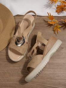 Sandal đế xuồng nữ kiểu dáng mới năm 2026 với khóa kim loại trang trí, sandal đế cao mũi tròn thời trang ngoài trời cho mùa hè. - Màu Khaki - Xem 7
