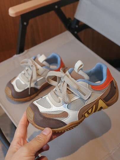 1 Pair Kids Sports Shoes, Boys And Girls Football Shoes, Faux Leather, Striped Pattern, PU Mesh Upper, Lightweight, Suitable For All Seasons, Rubber Sole, Casual Sports Style, Hook And Loop Closure, Suitable For Running, Training, Hiking And Outdoor Activities