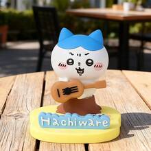 Miniso Giá đỡ để bàn kiểu Chiikawa Series (Hachiware/Usagi), chất liệu PVC, hình đàn guitar + đế có logo nhân vật, chức năng hỗ trợ ổn định, thích hợp để đặt điện thoại/máy tính bảng, giá đỡ để bàn tiện dụng dễ thương (1 cái) - Nhiều màu - Xem 3