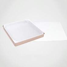 1个11英寸方形烤盘,不粘、防水、防油,适用于制作糖果、甜甜圈、慕斯蛋糕,可用于烤箱、微波炉、烘焙等,也可作为厨房小工具使用。 - 彩色 - 查看 10