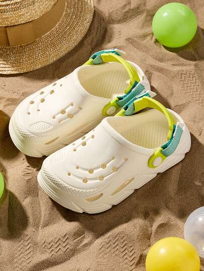 Un par de zapatos con agujeros de moda de verano para niños, sandalias de playa para interiores y exteriores para niños