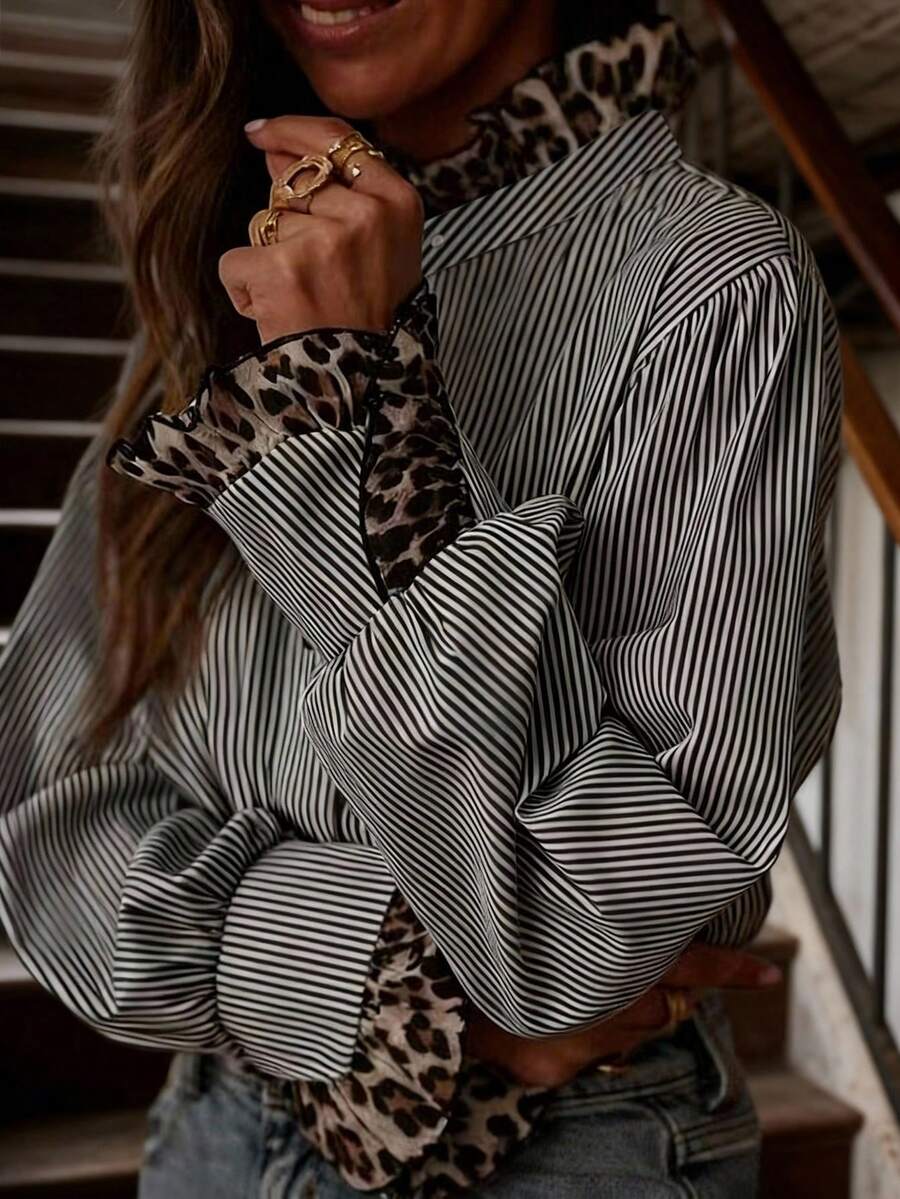 Áo sơ mi nữ ôm dáng mùa xuân và thu này có thiết kế họa tiết da báo, với chất liệu vải thoải mái. Thích hợp cho việc đi làm hàng ngày và những buổi đi chơi thường ngày. Một chiếc áo sơ mi nữ thanh lịch, một chiếc áo dài tay nữ phối họa tiết da báo, một chiếc áo sơ mi kẻ sọc nữ quyến rũ. - Đen và trắng - Xem 1