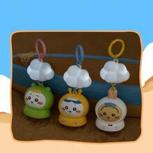 Miniso 千川系列 千川风雨衣发光挂件，硅胶材质+发光功能，可爱青蛙雨衣造型，登山扣设计，适合背包挂件/钥匙扣/随身装饰，可爱发光挂件（1个） - 綠色 - 查看 7