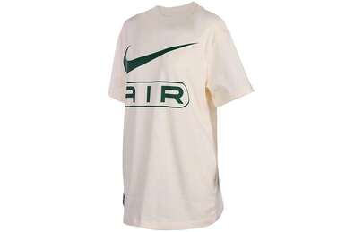  Camiseta Nike Sportswear Classic Logo de manga corta con hombros rectos para uso deportivo e informal, ideal para correr y entrenar.
