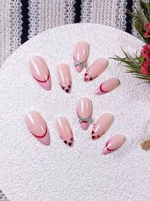 10 miếng dán móng tay kiểu Pháp hình hạnh nhân màu hồng nude thủ công, trang trí bằng trái tim lấp lánh màu đỏ và nơ 3D màu bạc. Những miếng dán móng tay này có đầu móng kiểu Pháp được vẽ tay màu hồng và viền đỏ, cũng như những trái tim lấp lánh màu đỏ và nơ 3D màu bạc được làm thủ công, kết hợp hoàn hảo giữa sự thanh lịch, lãng mạn và tối giản. (Dụng cụ làm móng) - Nhiều màu - Xem 5