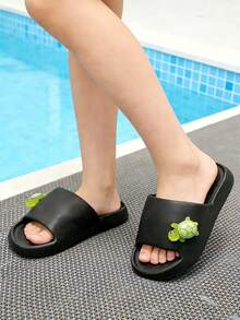 Damen Camellia Schwarz Slide Sandalen | 2025 Damen Mode Slide Sandalen - Designer leichte Gummi Slide Sandalen, dekoriert mit modischem weißem Camellia, bequeme rutschfeste Sohle, eine ideale Wahl für Sommer Outdoor und täglichen Lässig Wear, stilvoll und elegant, ein vielseitiger Schuh. - Schwarz - Übersicht 4