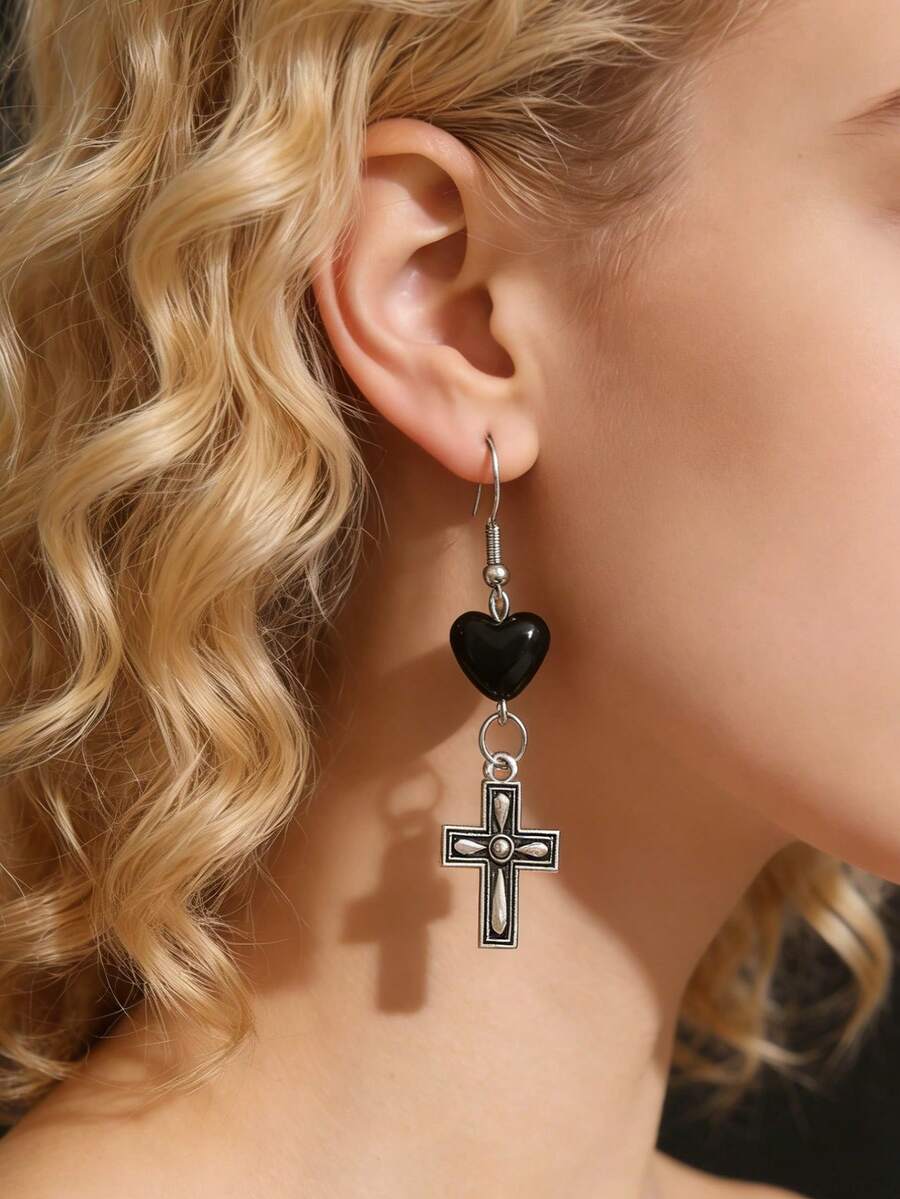 1 Pair Vintage Dark Punk Style Heart & Cross Carved Earrings For Women - Silver - View 1