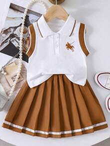 Bộ trang phục thường ngày dành cho bé gái tuổi teen: Áo tank top cổ polo in hình hiệp sĩ và chân váy xếp ly. - trắng - Xem 1