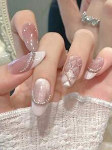 10片粉色钻石假指甲，手工制作粉色波点珍珠链钻石网格假指甲，温柔甜美的猫眼法式Y2K风格，适合日常约会、节日等场合，杏仁形和梯形可拆卸，是美甲DIY爱好者、女性和女孩的理想礼物。 - 彩色 - 查看 17