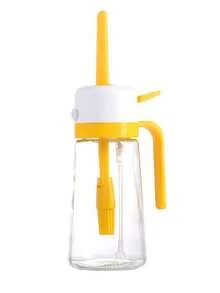 1个带刷子的泵式喷雾油瓶。按压式喷嘴可均匀喷洒食用油，适用于厨房烹饪、储存食用油以及户外露营。它具有细雾喷洒功能，可实现精准控油。硅胶刷头耐热。这是一款多功能烹饪油瓶，也是一款广受欢迎的厨房工具。