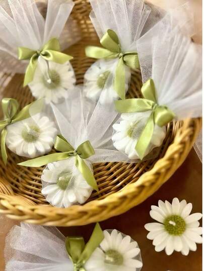 1 st doftljus med färska tusenskönor, presentask med nätrosett, flera stilar, dekorativ heminredning i stil, stämningsskapare