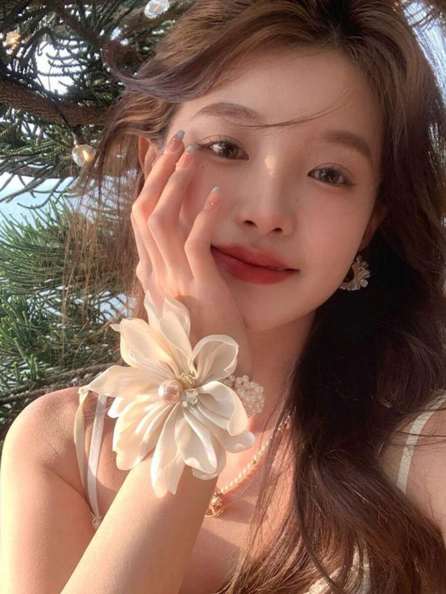 1pc Bride/Bridesmaid Pearl Wrist Flower Headband, Large Floral Design, Petite Face Framing, Ethereal Fairy Headpiece