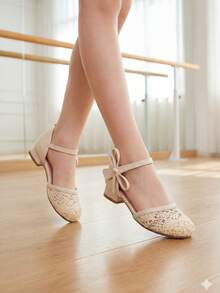 1双时尚蕾丝高跟鞋，适合大码女孩/女童，舒适日常鞋，适合女学生，也适合表演、芭蕾舞、婚礼、派对、圣诞公主鞋