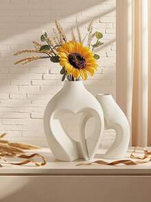 两件套简约现代花瓶，散发着浓郁的斯堪的纳维亚风格。这些花瓶可用于书架装饰，其精致的设计和独特的波西米亚魅力使其成为客厅、玄关或咖啡桌上的绝佳家居装饰品。