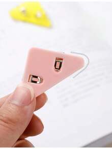 1 szt. klips trójkątny do notatnika, klips do papieru testowego, długi klips biurowy, przezroczysta plastikowa teczka na dokumenty, zaklejony klips narożny, powrót do szkoły, artykuły edukacyjne, klips trójkątny do notatnika, teczka na dokumenty egzaminacyjne, długi klips biurowy, przezroczysta plastikowa teczka na dokumenty, zaklejony klips narożny, przezroczysty kolorowy klips trójkątny, klips narożny do książki, klips do etykiet, przechowywanie i ochrona zeszytów egzaminacyjnych, zapobieganie zwijaniu się stron, klips do luźnych kartek z materiału PP - Wielokolorowe - Zobacz 4