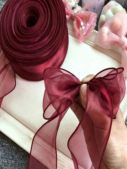 优雅的欧根纱丝带 - 质地光滑，鱼尾波浪边，轻盈耐用，适用于婚礼花束、派对装饰、礼品包装和插花 - 纯色（白色、粉色、紫色、酒红色） - 非常适合手工制作。