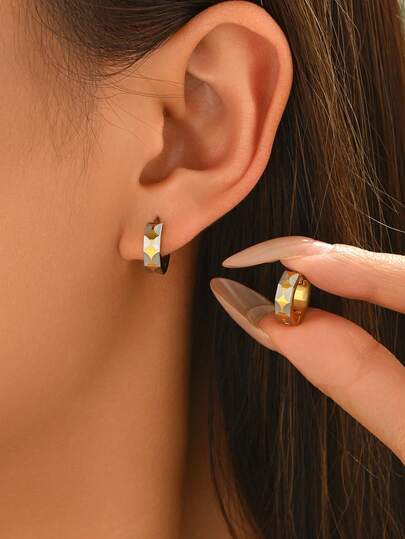 一对不锈钢阶梯菱形耳环，哑光表面，简约百搭，优雅设计，适合日常佩戴