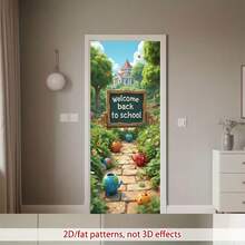2D 平面门 1 件装 欢迎返校横幅，以一块刻有“欢迎返校”字样的木牌为特色，周围环绕着鲜花、植物、卡通花盆和球形装饰品，背景是绿树、蝴蝶和远处的建筑物。 - 彩色 - 查看 3