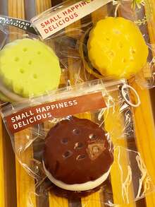 这款手工制作的硅胶饼干造型挤压玩具，回弹缓慢，柔软耐用，非常适合在卧室放松身心、缓解压力、改善睡眠。它也适用于学校和办公室等场所。 - 彩色 - 查看 3