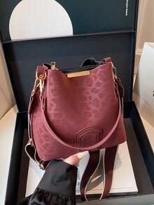 Nova Bolsa Balde Estampada de Leopardo PU Versátil, Elegante e Casual, Estilo de Nicho da Moda, Alça Larga Retrô Clássica de Alta Qualidade, Bolsa de Ombro Transversal Adequada para Trabalho, Encontros, Compras e Uso Diário - Vinho - Visão 5