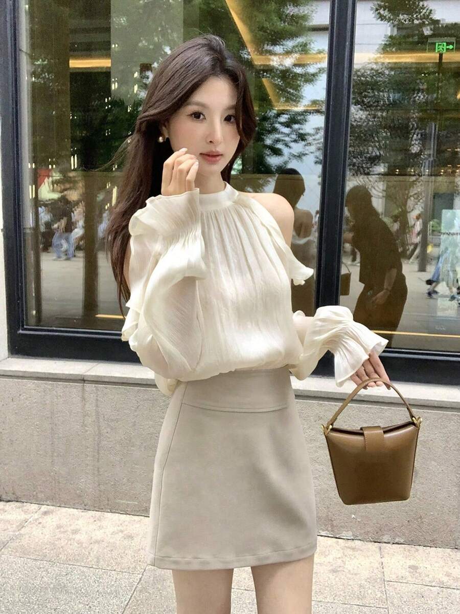 女士优雅蕾丝边露肩荷叶边设计上衣 - 杏色 - 查看 1